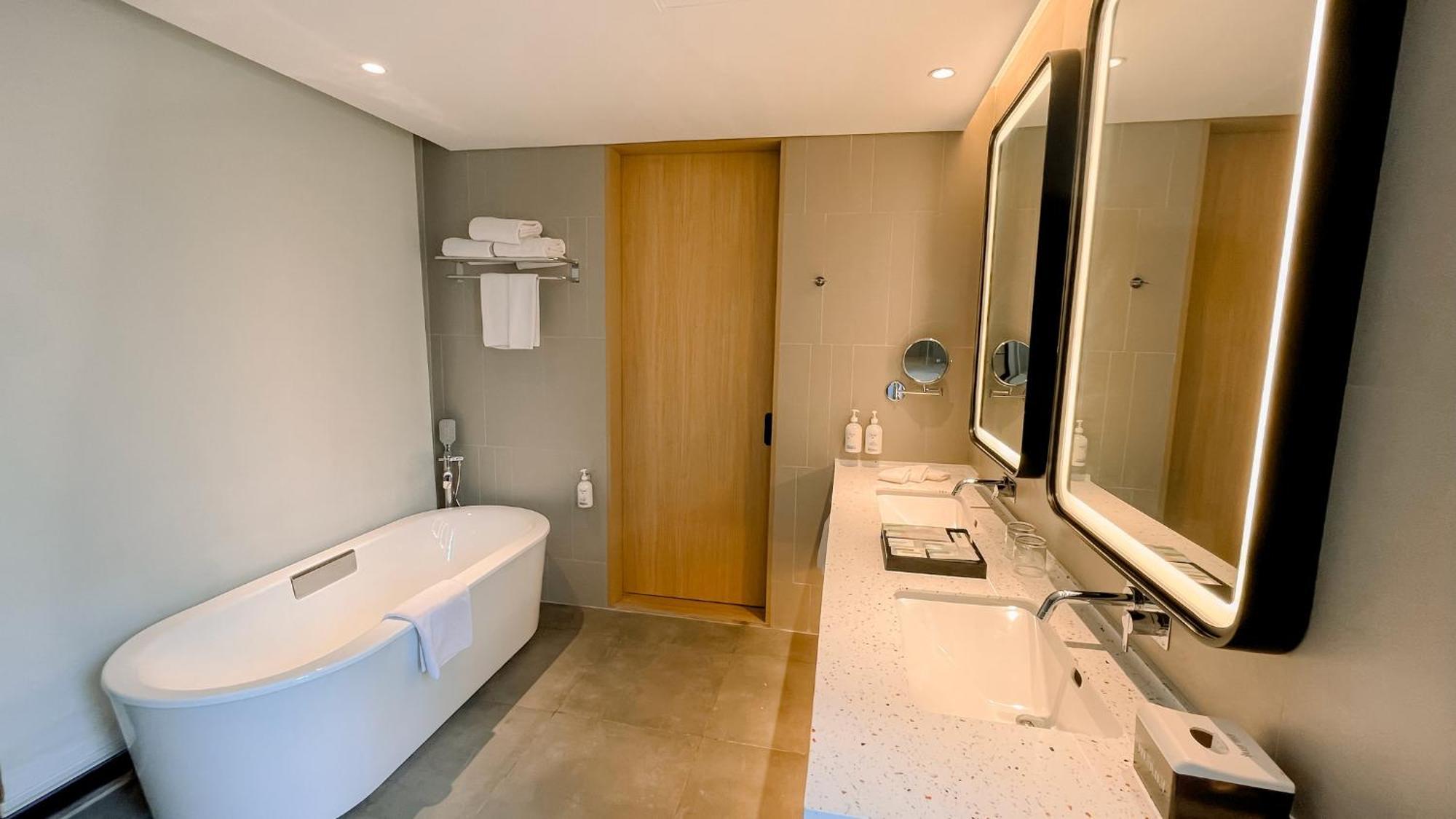 Holiday Inn Lampung Bukit Randu By Ihg บันดาร์ ลัมปุง ภายนอก รูปภาพ